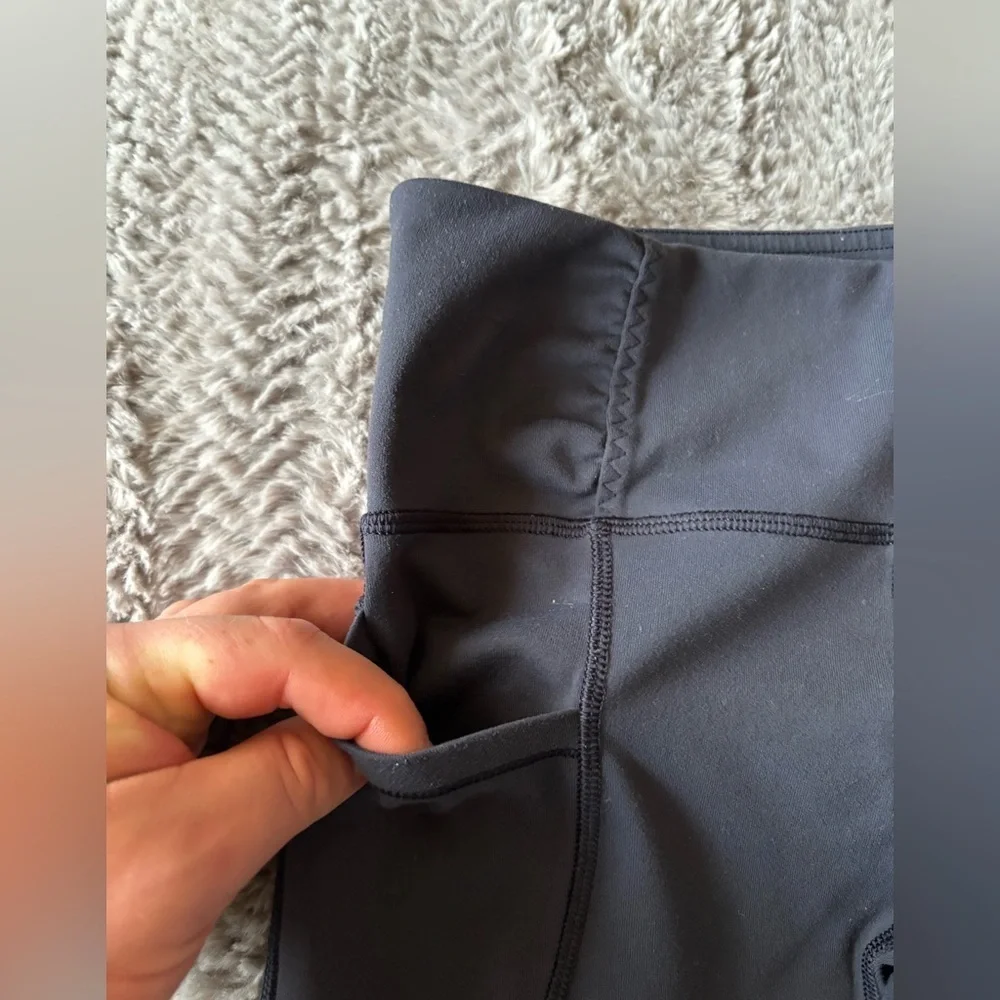 LULULEMON Women's Nothing to Hide Rouched Cropped Navy Leggings Size 4